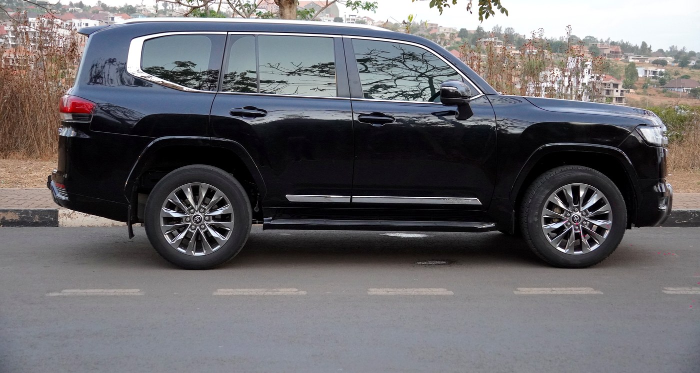 Toyota Land Cruiser 300 VX
